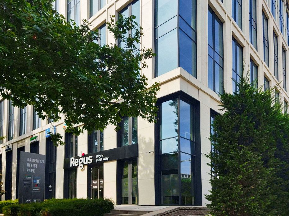 Работете по-продуктивно в споделено офис пространство в Regus Kameniza