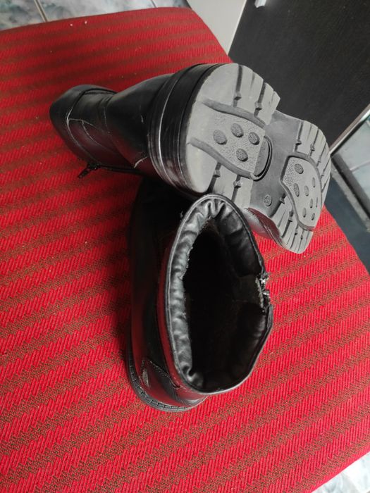 Ghete, bocanci din piele naturală 100%, îmblăniți. 
Foarte ușori, foar