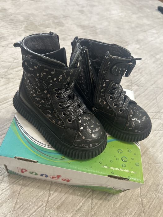 Продам детскую обувь