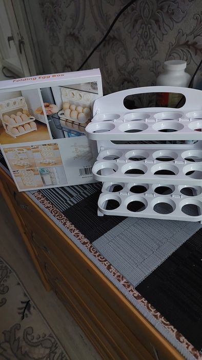 Продаётся органайзер-трансформер для хранения яиц в холодильнике.