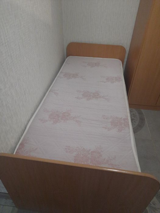 Продам кровать б/у одно спальное