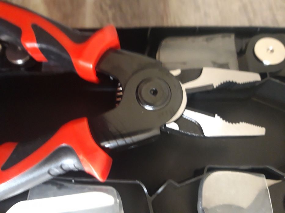 Для электрика набор пять в одном, обмен на перфоратор, шуруповёрт.