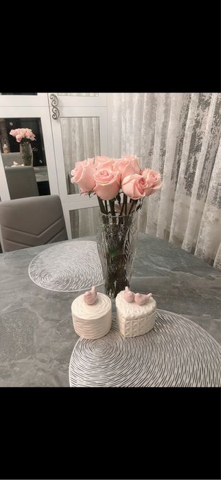 Кухонный стол серого цвета