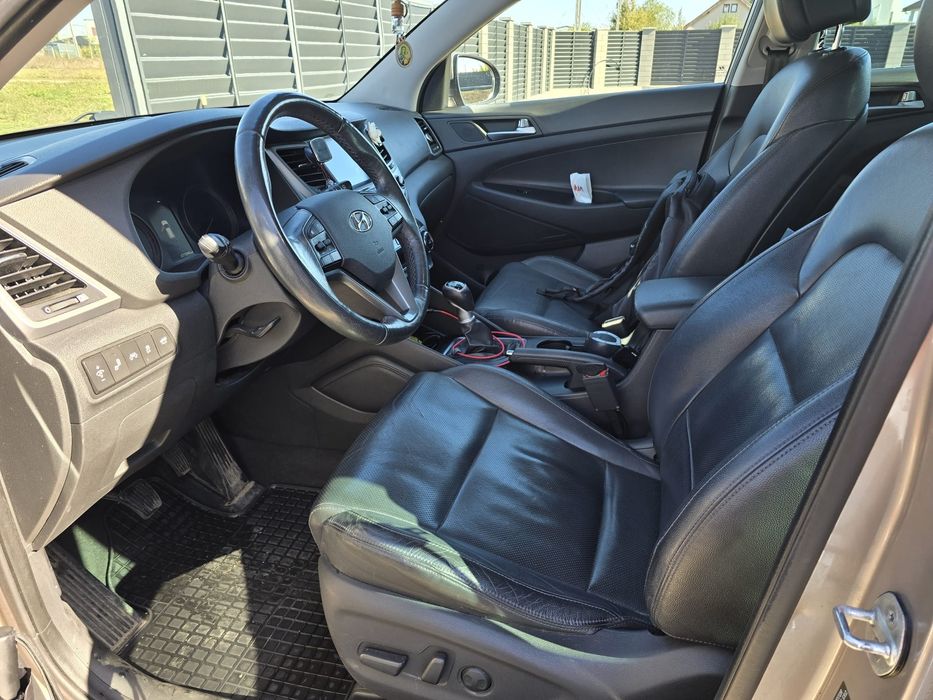 Hyundai Tucson. 2.0 crdi, echiparea Luxury, unic proprietar