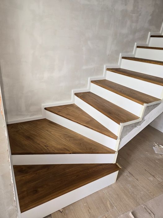 Scari din lemn masiv PRODUCATOR