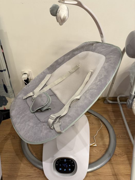 Бебешка електрическа люлка Momcozy с музика и дистанционно управление