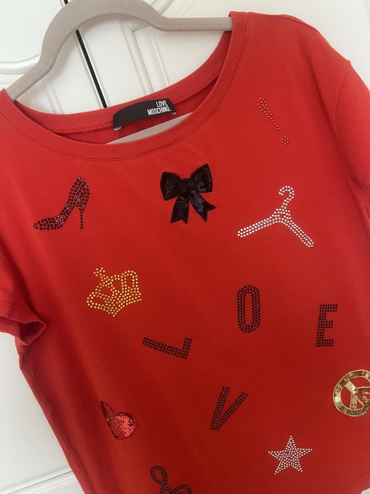 Червена тениска love moshino