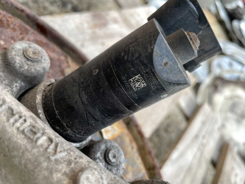 Заден Десен Шенкел Главина Porsche Cayenne 3.0D 92A/2012г