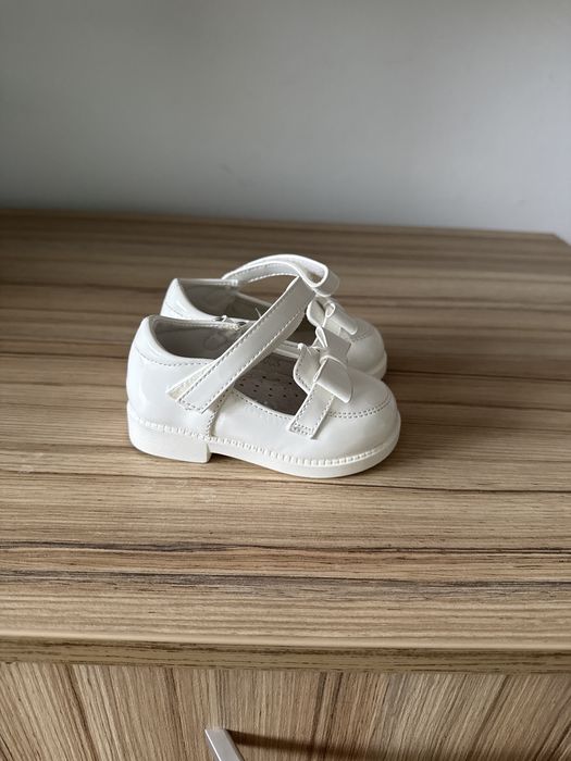 Pantofi albi fetita marimea 19