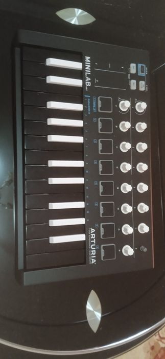 Миди контролёр  ARTURIA- MINiLAB