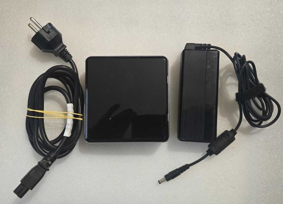 Mini PC Intel NUC7i3BNK, Core i3 Gen 7,  SSD NVMe 256GB, 8GB RAM DDR4