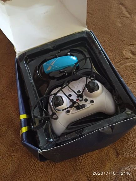 Мини-квадрокоптер дрон на радиоуправлении