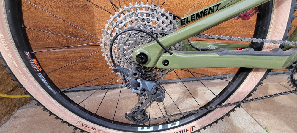 Rocky Mountain Element Carbon - най висок клас карбоново планинско колело с двойно окачване