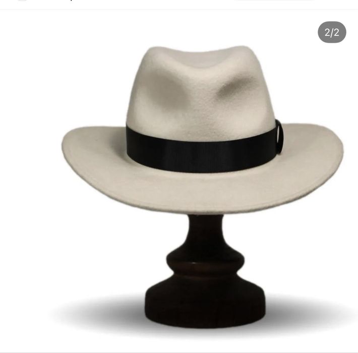 Шляпа молочного цвета