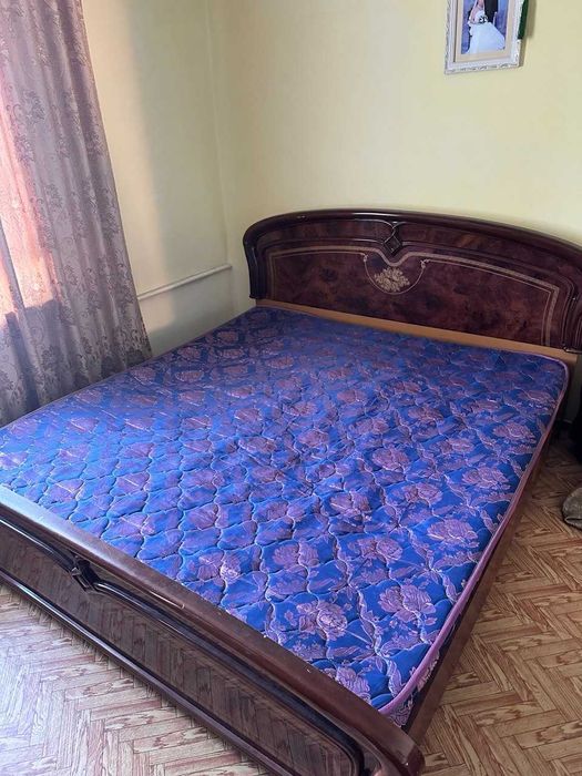 Кровать из дерева б/у