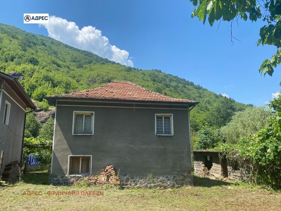 Къща в Враца, област-с.Оселна площ 144 цена 62000