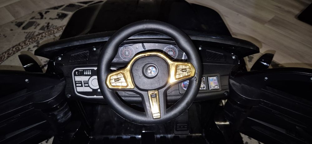 продам детскую машину BMW