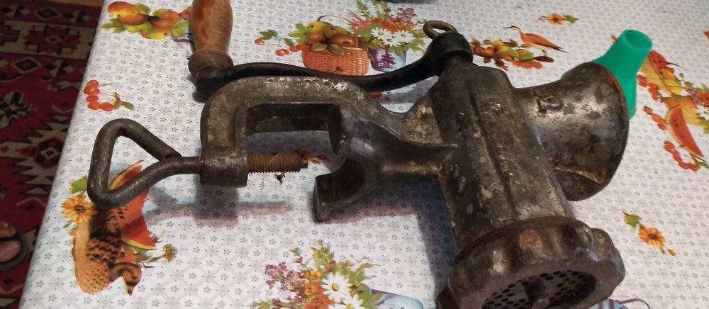 2 чугунени БГръчни месомелачки малка и голяма