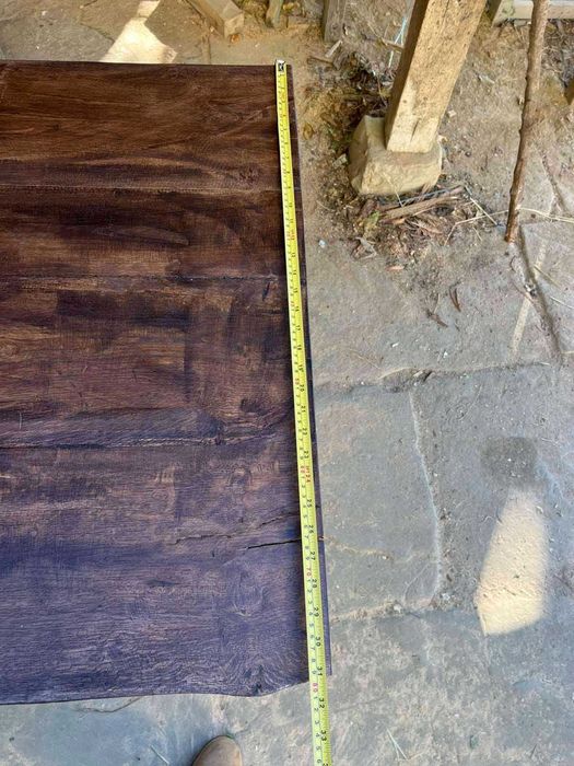 Масивна маса от стари греди