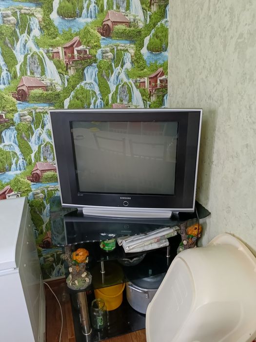 Телевизор и патставка