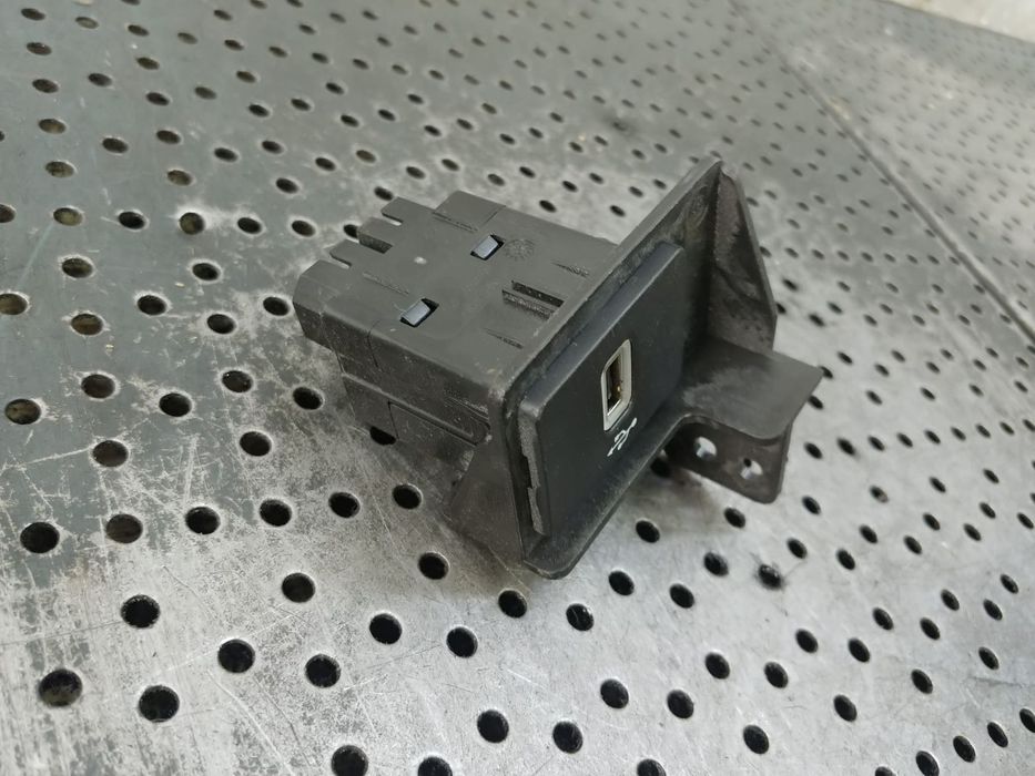 mufa usb  ford transit courier 2022 jk2t-14f014-ac