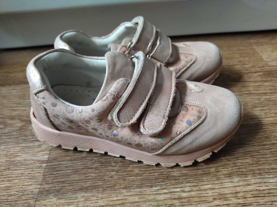 Кроссовки для девочки