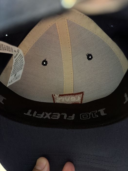 Шапка Levi’s перфектно състояние