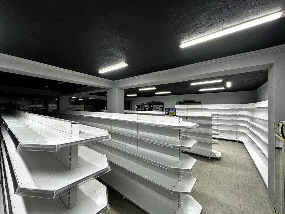 Металлические пристенные Ветрины Полки Стелажи Торговые для магазина