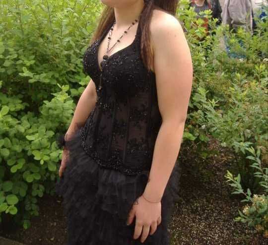 Абитюриенска рокля