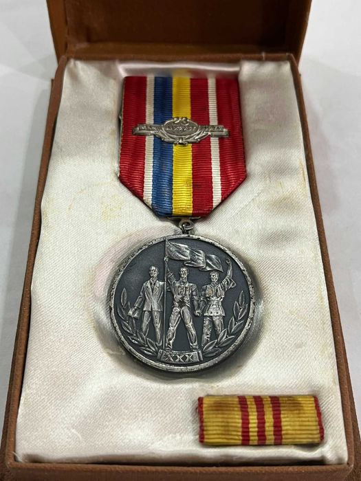 Medalii-Ordinul muncii si Medalie aniversara 1974