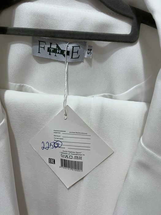 Продам костюм новый