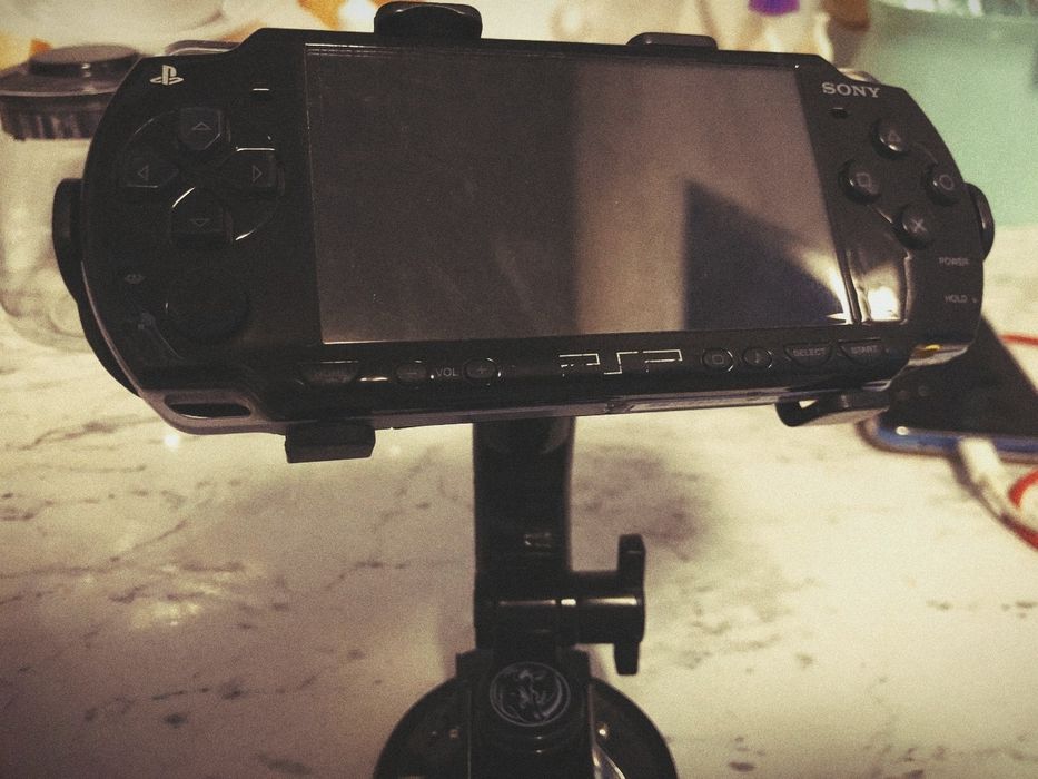Assalom alekum Psp Sotiladi 2000 model Black