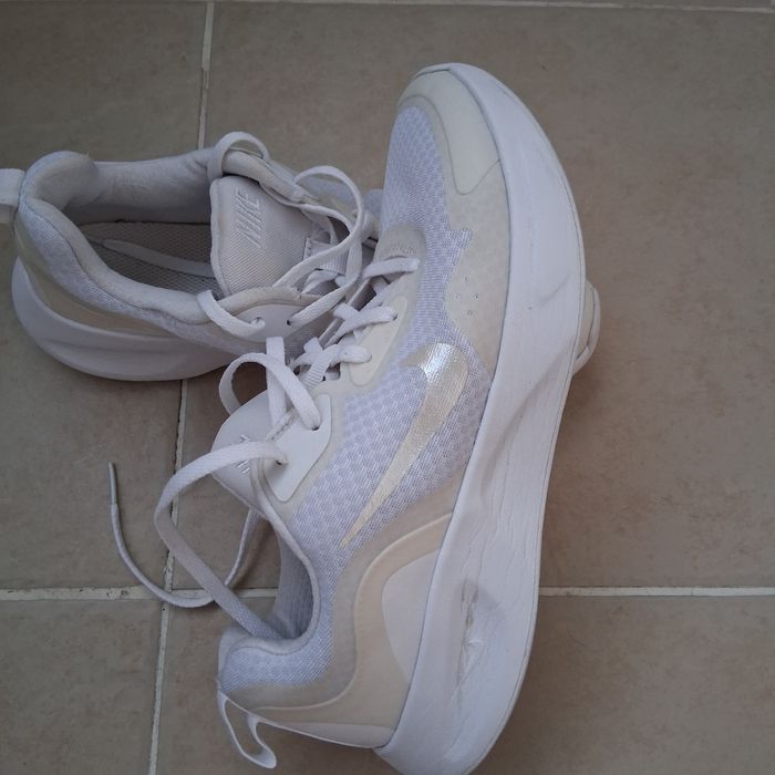 Дамски бели обувки NIKE