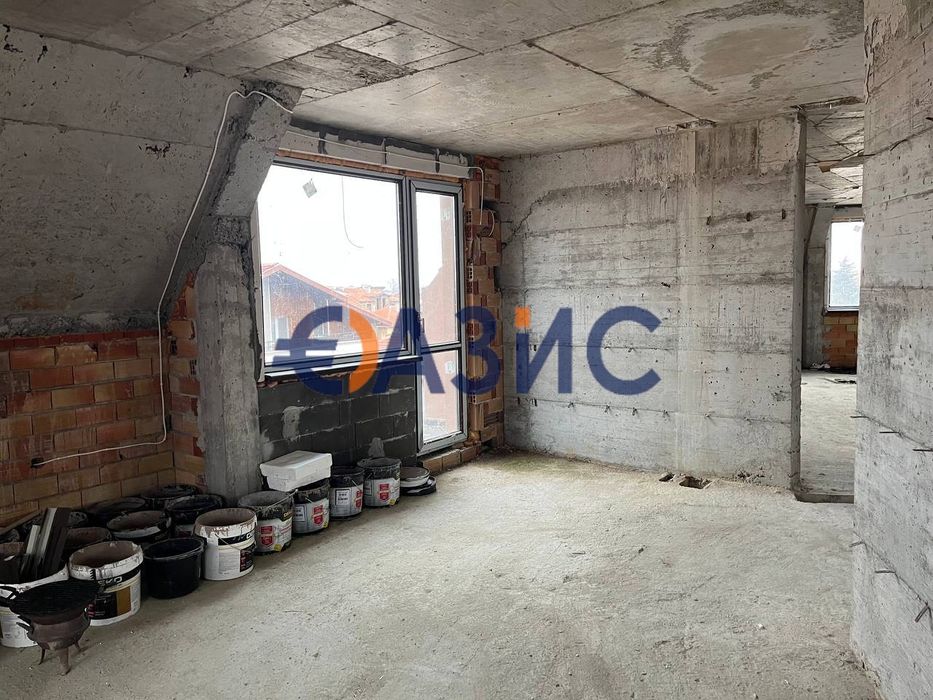 Жилищна сграда с търговски площи в гр.Поморие, 900кв. м., 855 000 евро