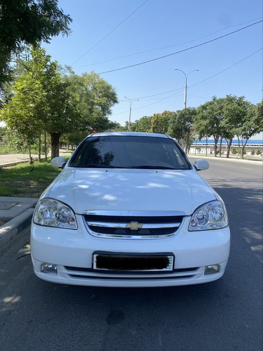 Lacetti 1,8 sotiladi