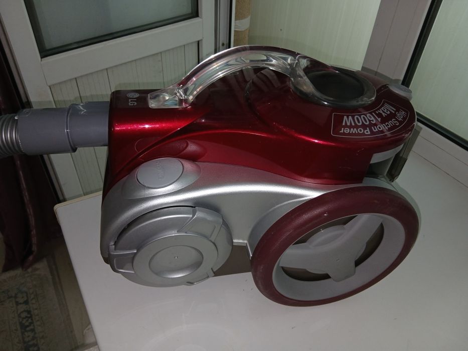 Продаю мощный пылесос