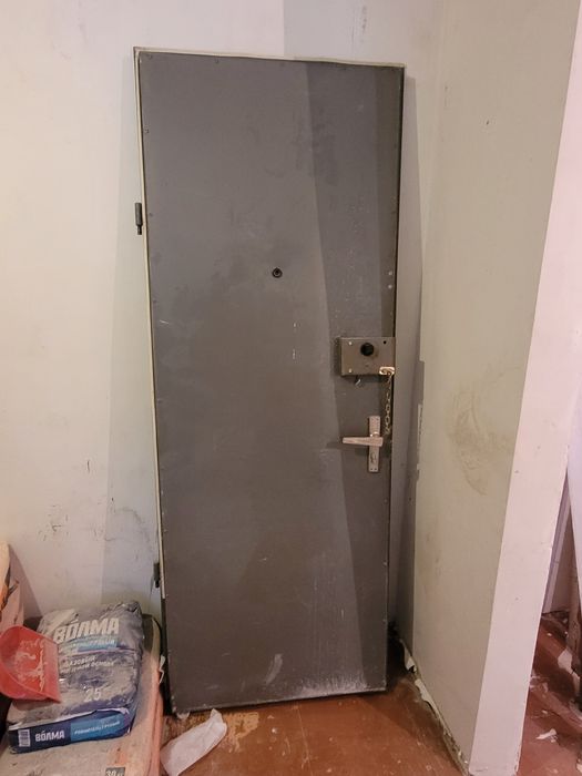 Продам входную дверь