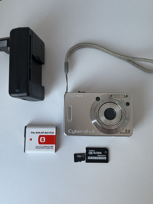 Aparat Foto Digital SONY Cyber-Shot DSC-W55 Silver 7.2 MP Senzor CCD 3x Optical Zoom