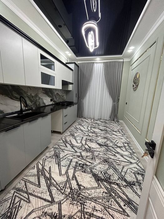 Sharq bozorca tomonda 3 xonali uy sotiladi