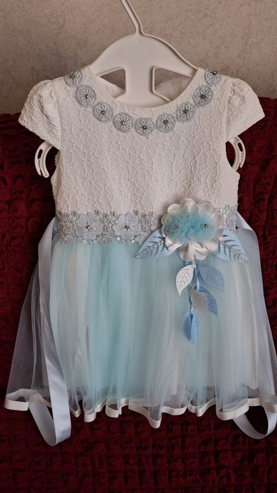 Продам детские  платья