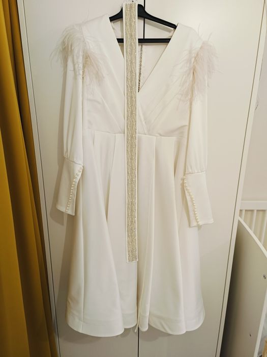 Vând rochita culoare ivory