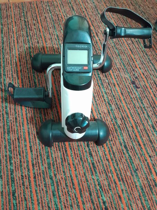 Mini velosiped sotiladi. Holati yaxshi.