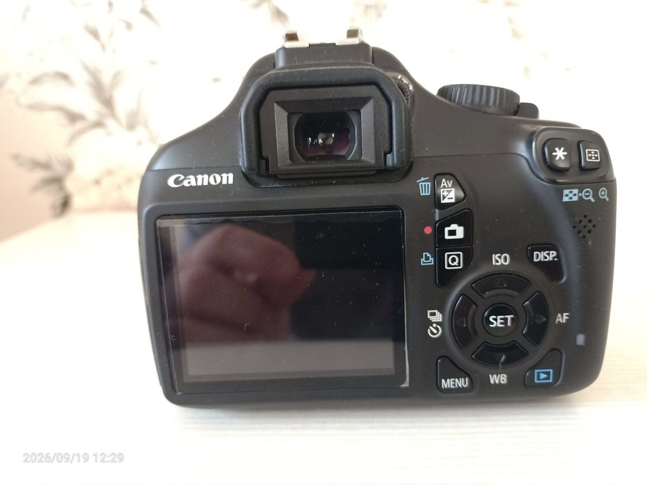 Canon EOS 1100D + 18-55