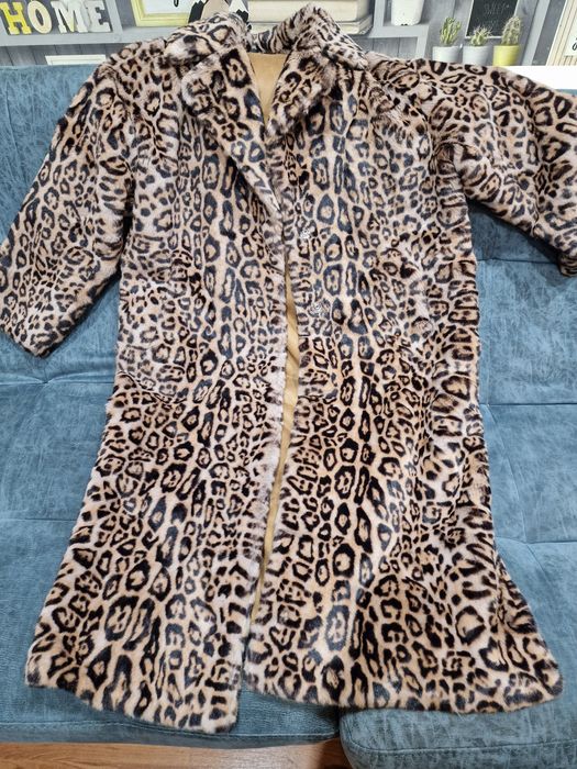 Продаю шубу леопардовый принт