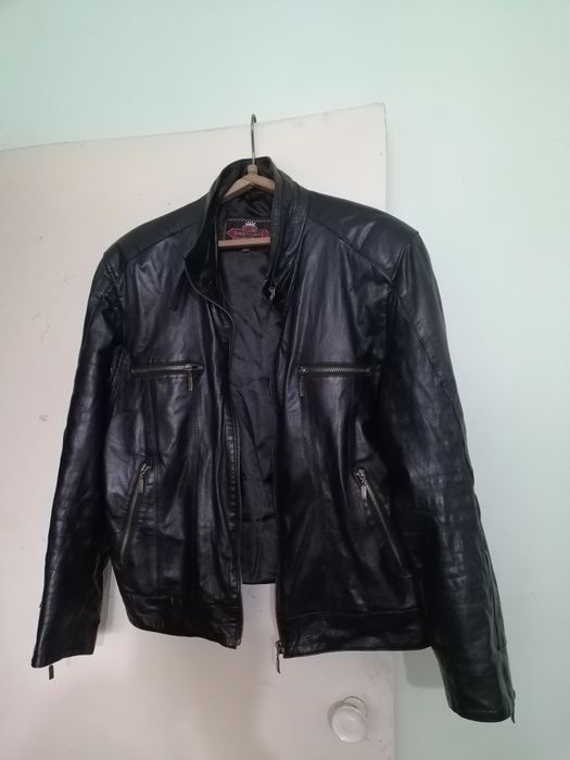 Продам кожаные куртки.