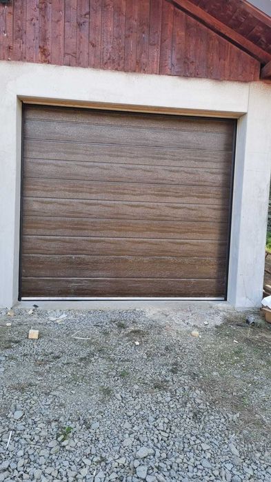 Uși de garaj automate
