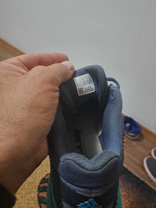 Vand adidasi baieti stare buna.