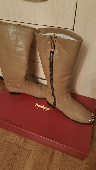 Женские зимние сапоги.