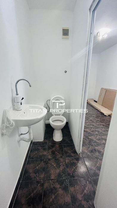 Дава се под наем Магазин в Бургас, Център - 20 кв.м за 280.5 € - Снимка #1