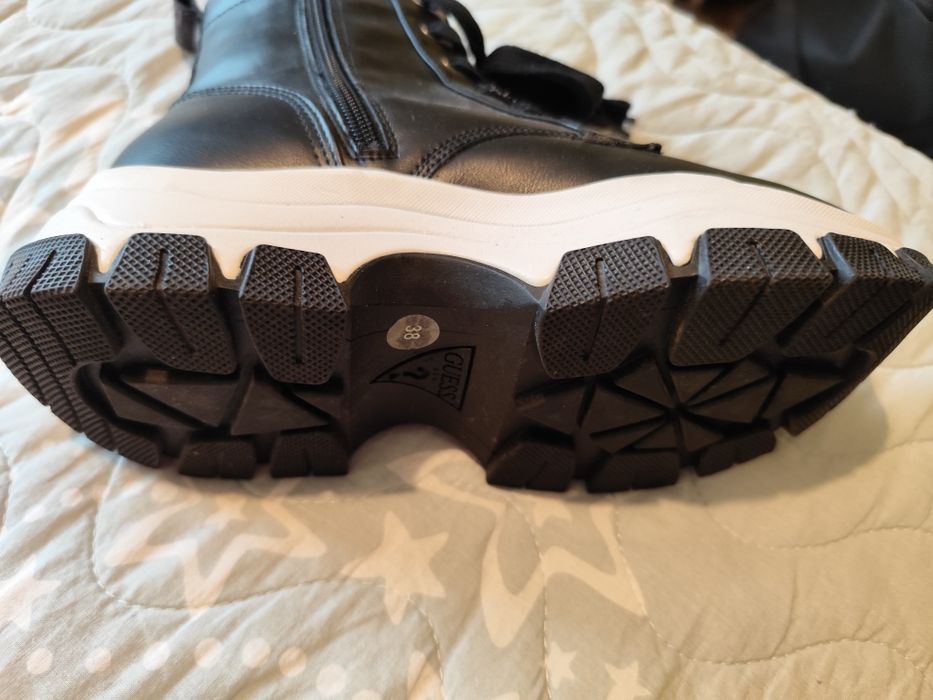 Ботуши Guess нови